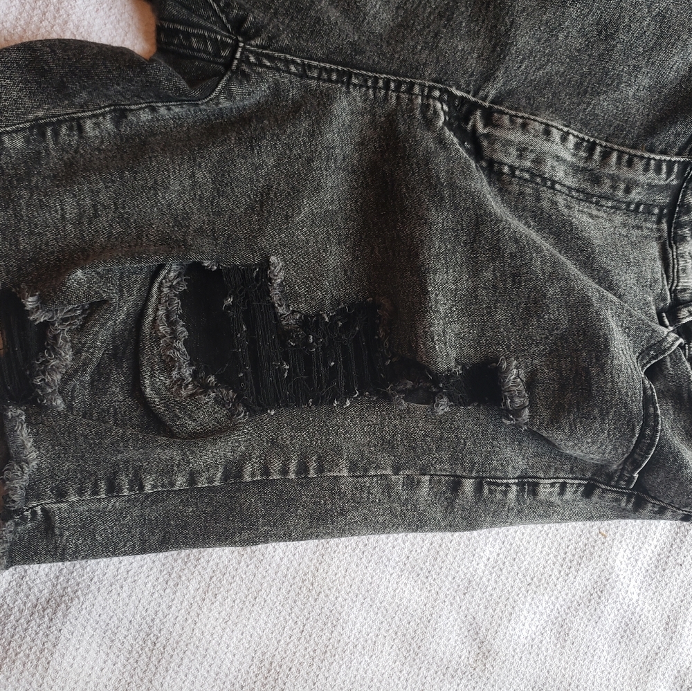 Shorts - Picture 4 of 8